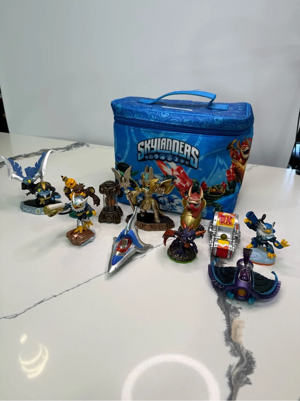Skylanders Swap Force Blue Travel Tote Storage Bag With 11 Figurines